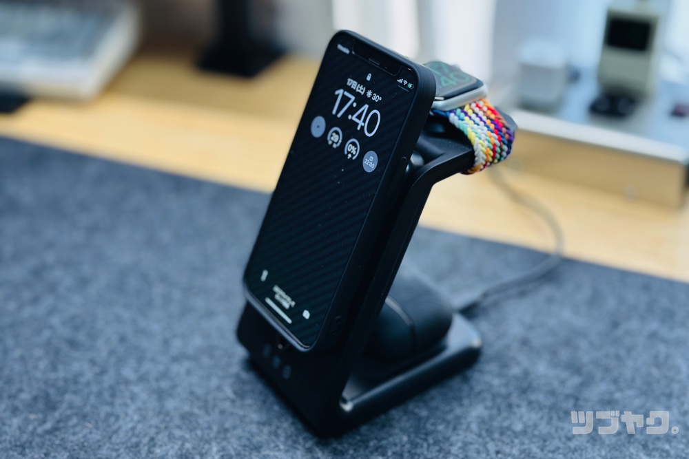 省スペースで4台同時充電