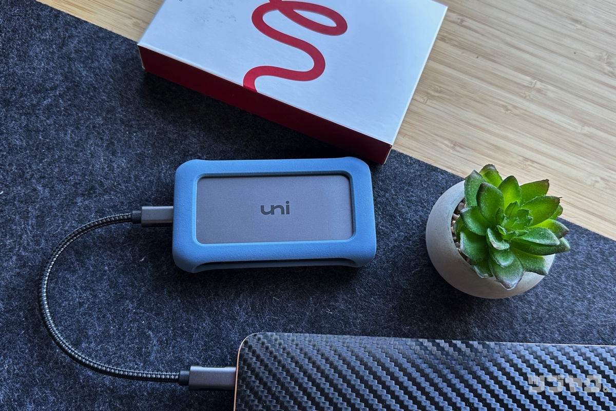 uniAccessories 8in1 USB-C ハブ製品イメージ