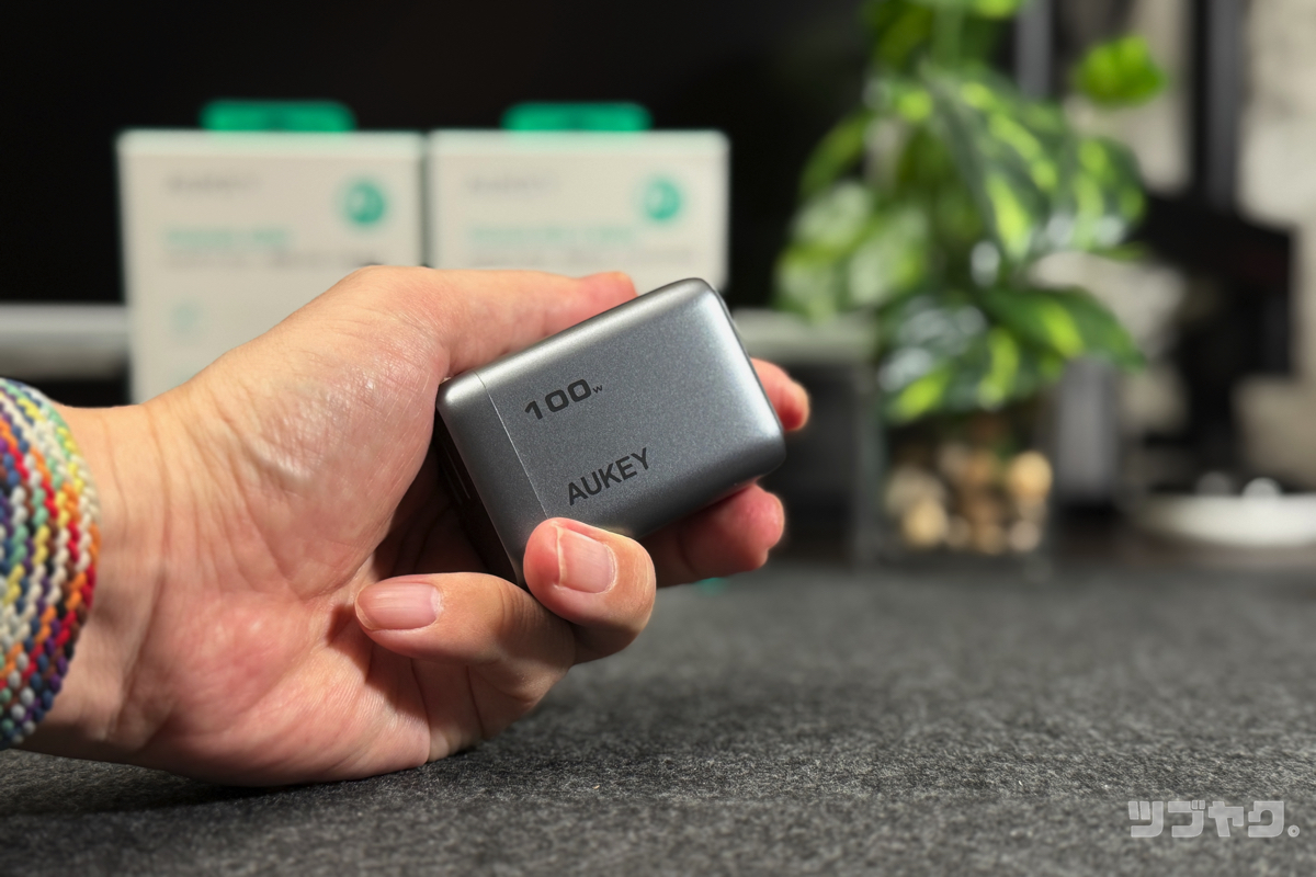 コンパクトに100W