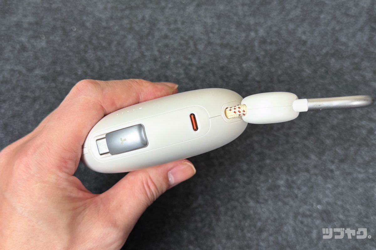 内蔵ケーブルとType-Cポート