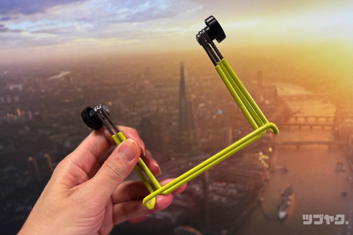 100均のタブレットスタンド